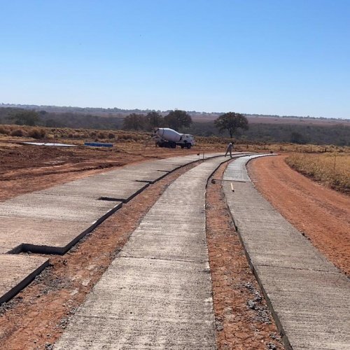 Execução de pisos. Obra fazenda cachoeirinha, Ribas do rio pardo - MS